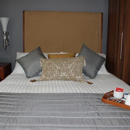 Ambassador Court Hotel High Wycombe Dış mekan fotoğraf