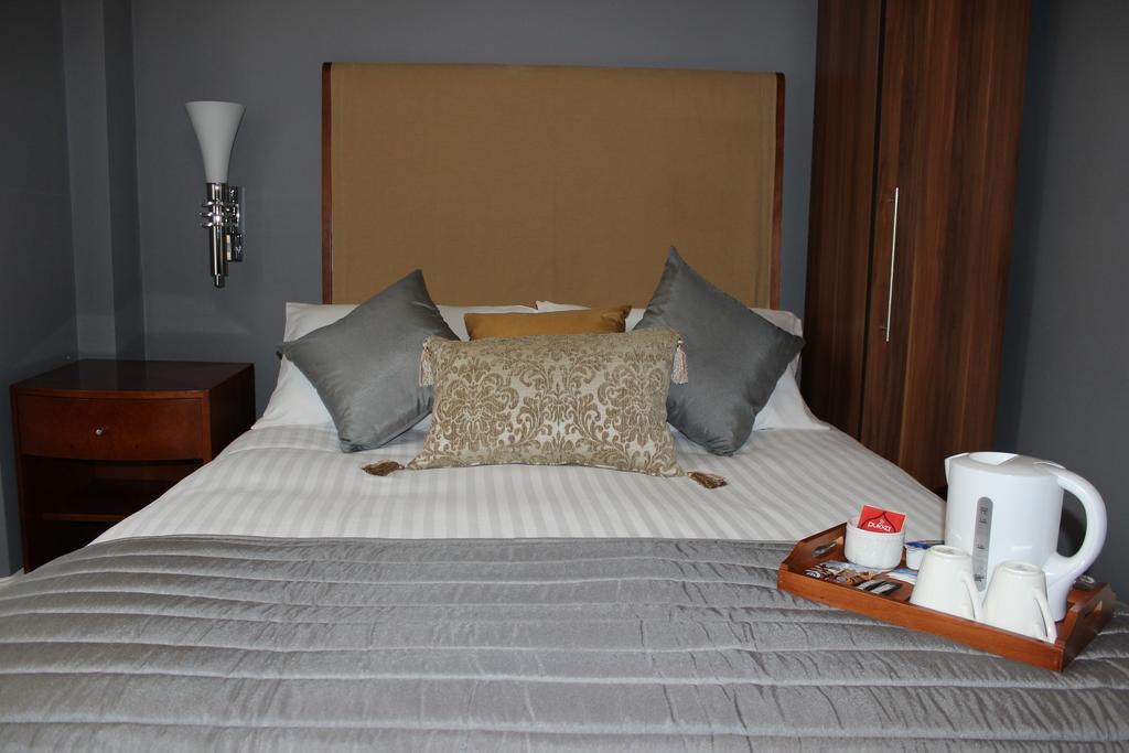 Ambassador Court Hotel High Wycombe Dış mekan fotoğraf