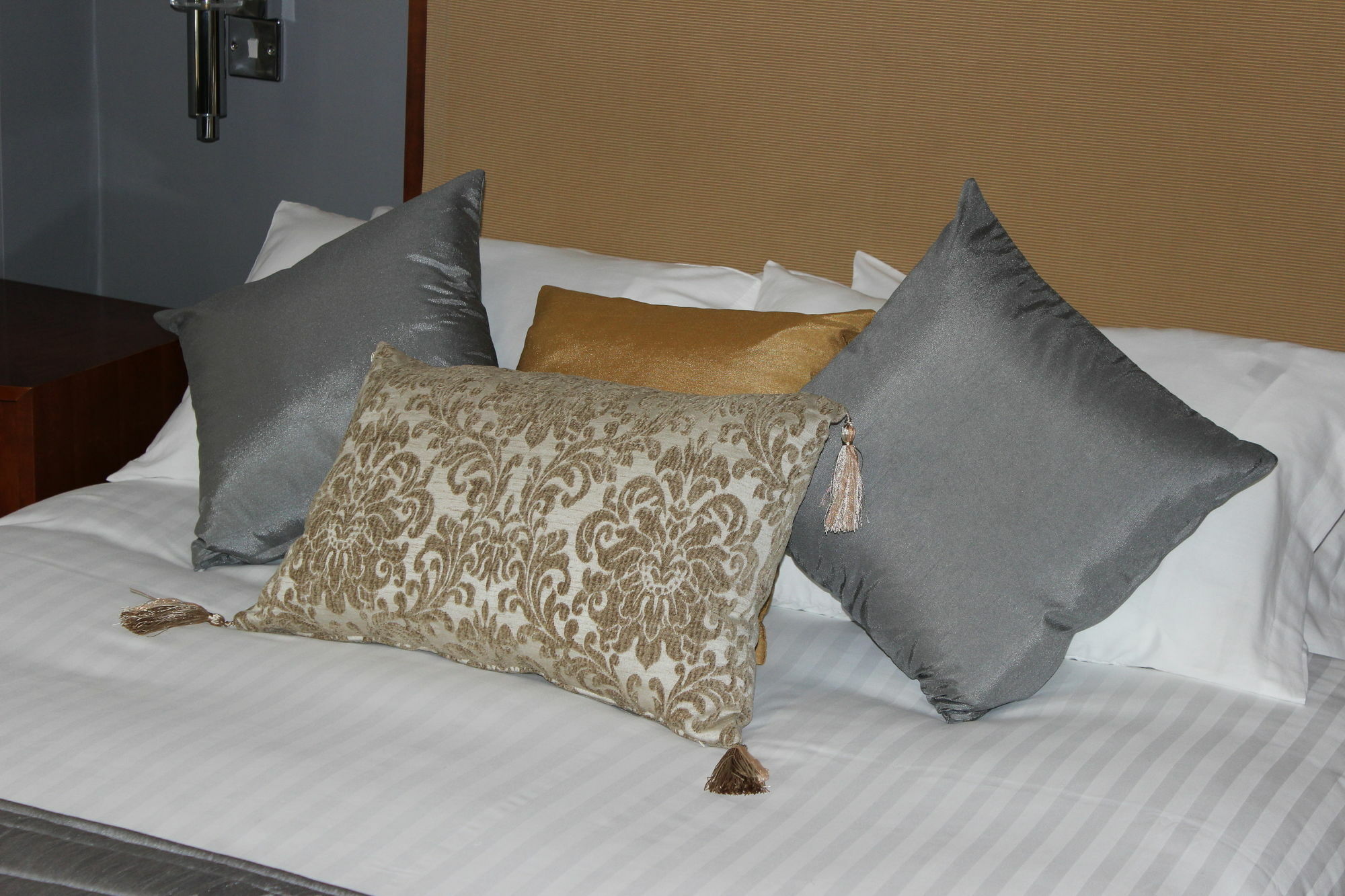 Ambassador Court Hotel High Wycombe Dış mekan fotoğraf